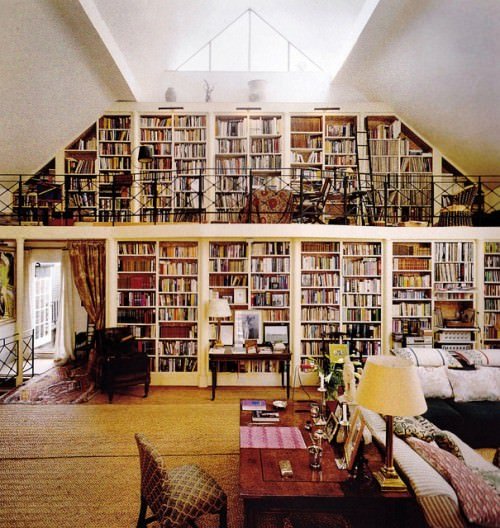 biblioteca lemn masiv un munte de carti