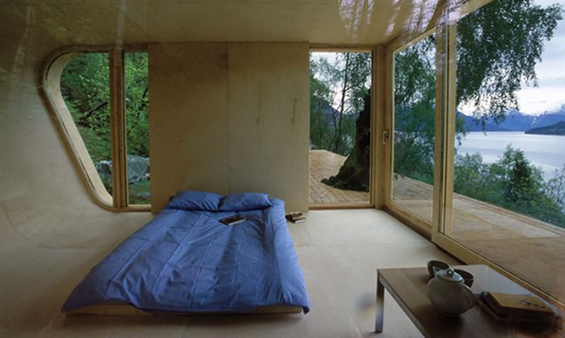 Design inedit pentru cabana din padurea de pe marginea lacului