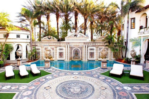 Versace residence