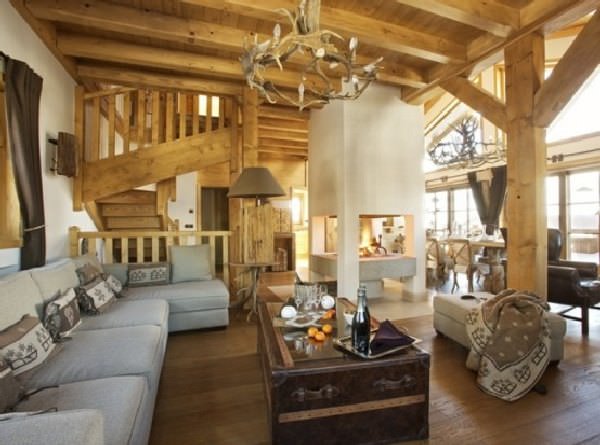 Cabana din lemn, casa de lemn, decor interior cu lemn Alpi
