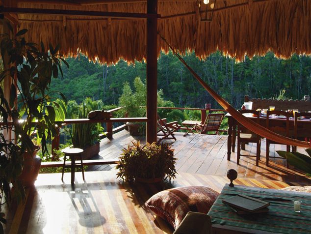 Spatiu de relaxare totala cu vedere la padurea tropicala - Blancaneaux Lodge