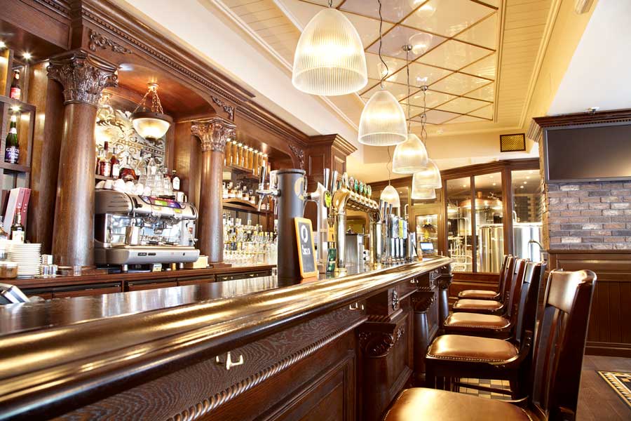 Amundsen Bar din Oslo mobilier de bar sau pub