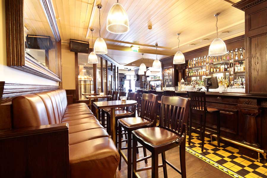 Amundsen Bar din Oslo mobilier de bar