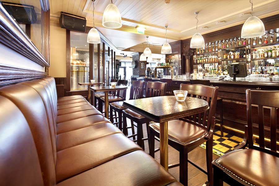 Amundsen Bar din Oslo mobilier de bar