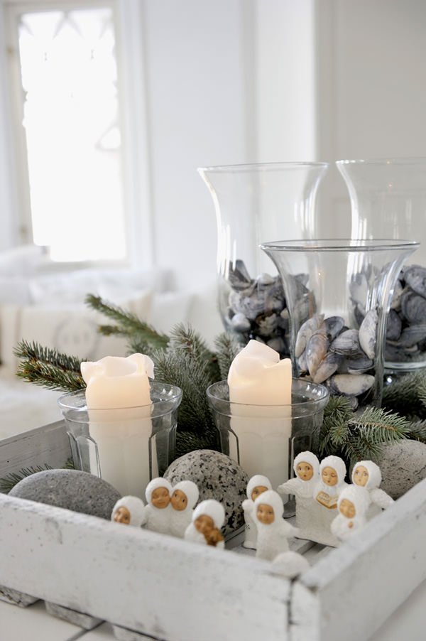 decoratiuni de Craciun ladita cu decoratiuni norvegiene