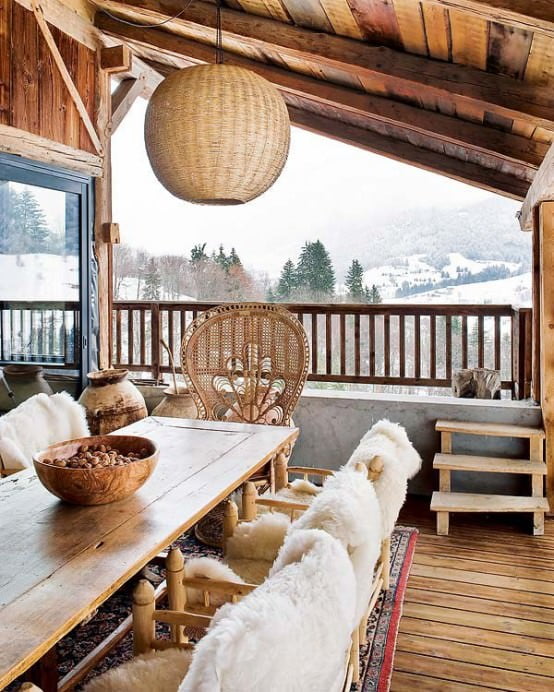 terasa unei cabane din Alpi cabana la munte