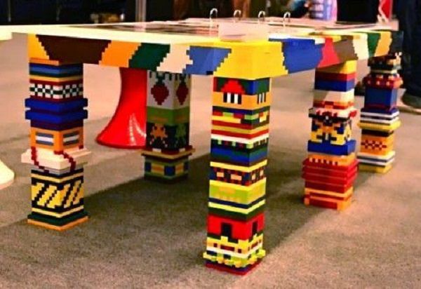 Lectie de reciclare. Un design interior eco 8 masa din bucati de lego