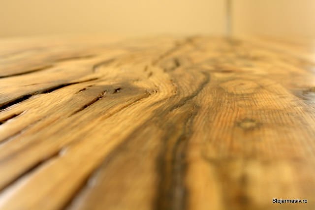 masa fixa rustica din lemn masiv