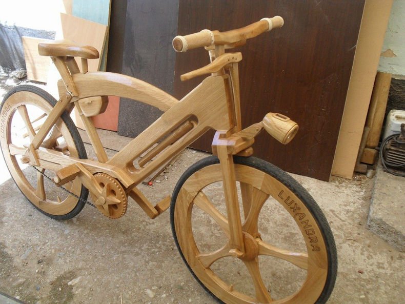 bicicleta din lemn de stejar