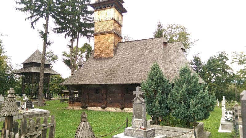 biserica din stejar din Coruia Maramures