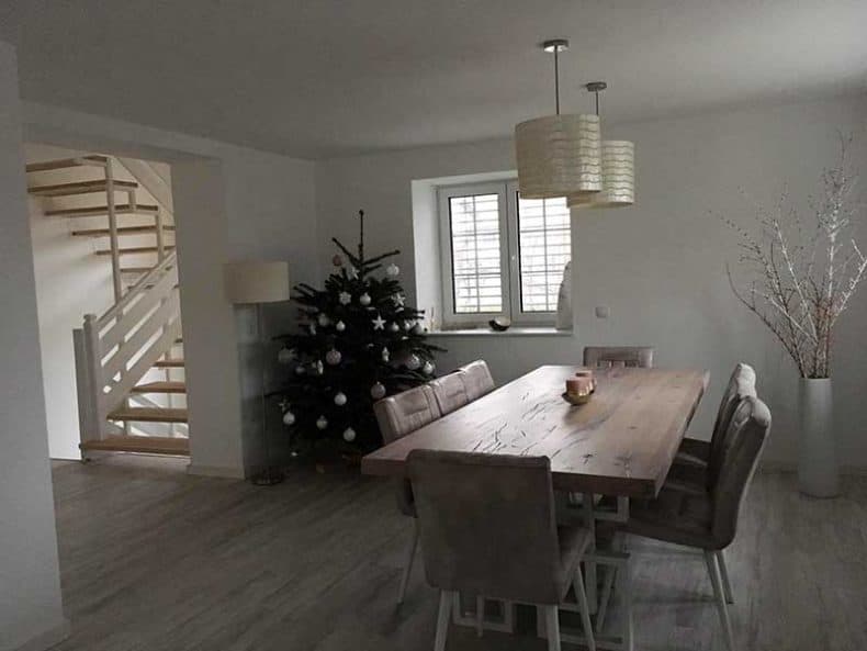 Finisaj White Wash - culoarea este muzică pentru ochii privitorului 6 masa Hudson scaune Lawrence si trepte din frasin cu finisaj White Wash