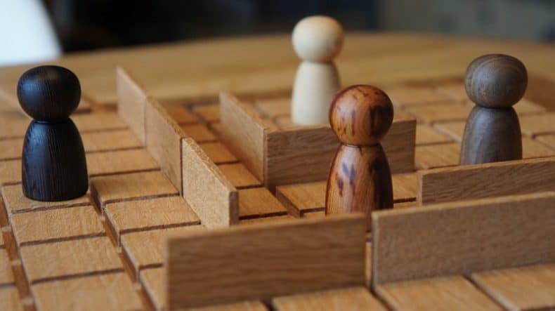 Quoridor - inteligența și jocurile de strategie 3 Quoridor