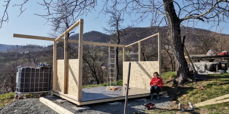 Magazie din lemn 9 mp - materiale, soluție tehnică, construiește în regie proprie 24 faza intermediara structură din lemn pentru magazie