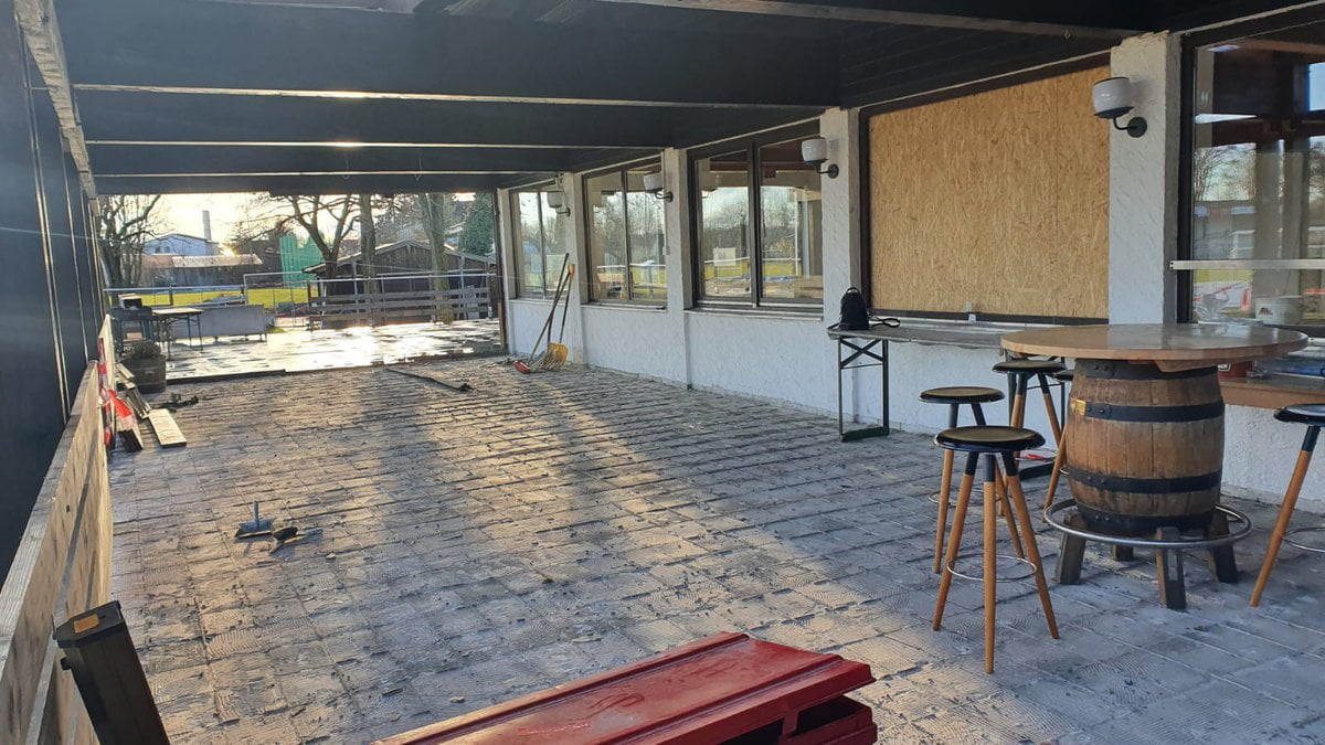 Simulare gratuită pentru mobilarea spațiului 1 terasa restaurant imagine reala