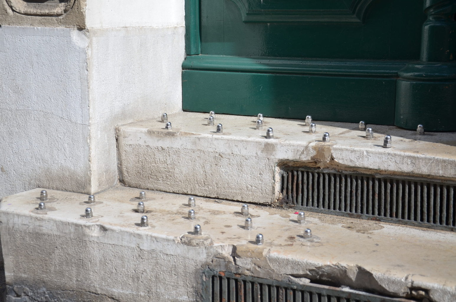Bancă stradală Camden - noroc că-i din beton 3 boulons